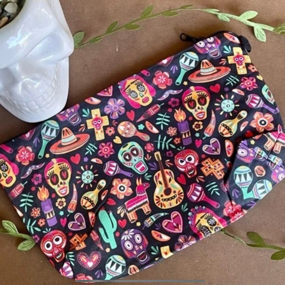 🎉Host Pick🎉 NWT. Day of the Dead Sugar Skulls Cosmetic Bag!